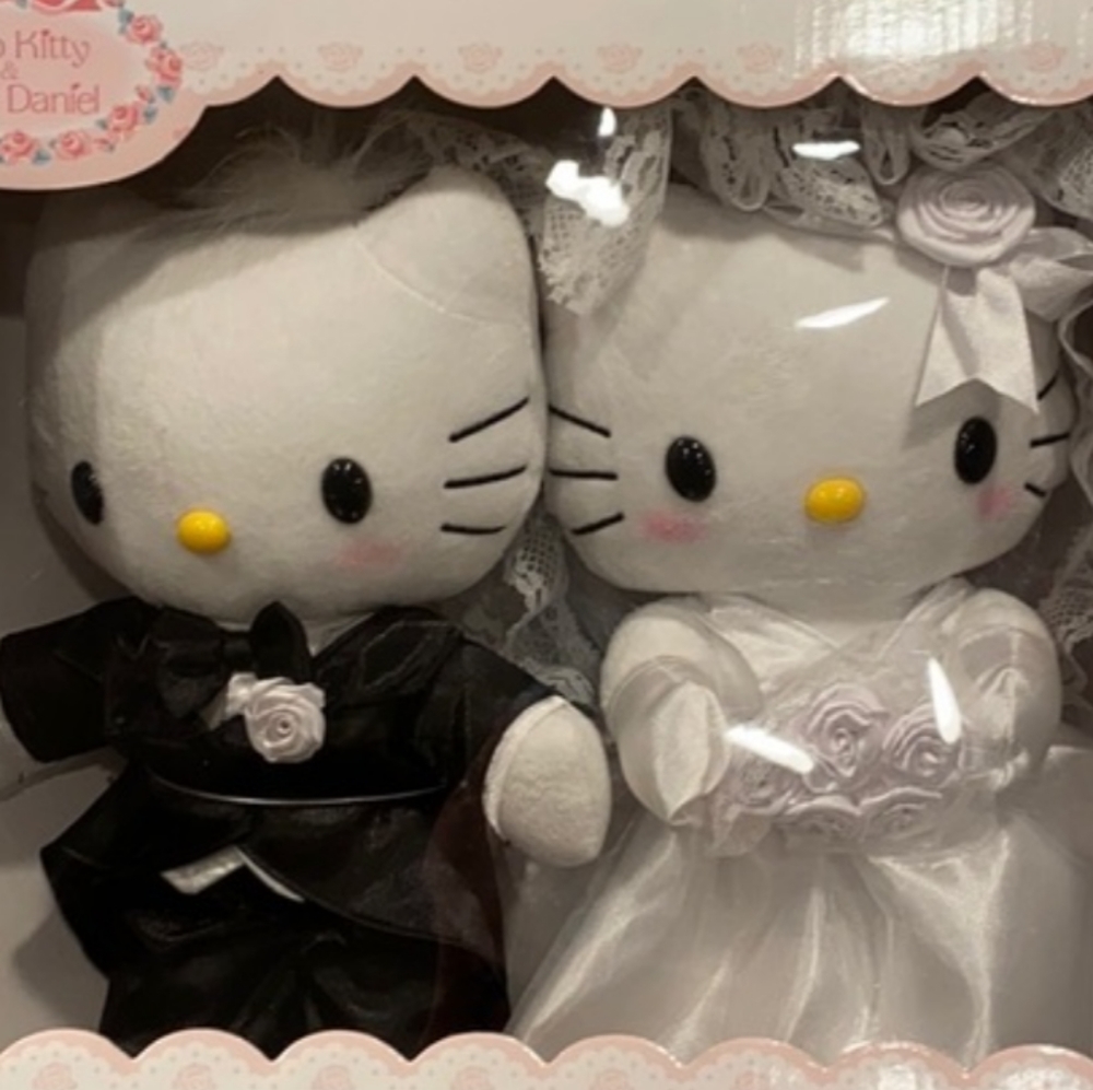 Hello Kitty and Dear Daniel Bride and Groom